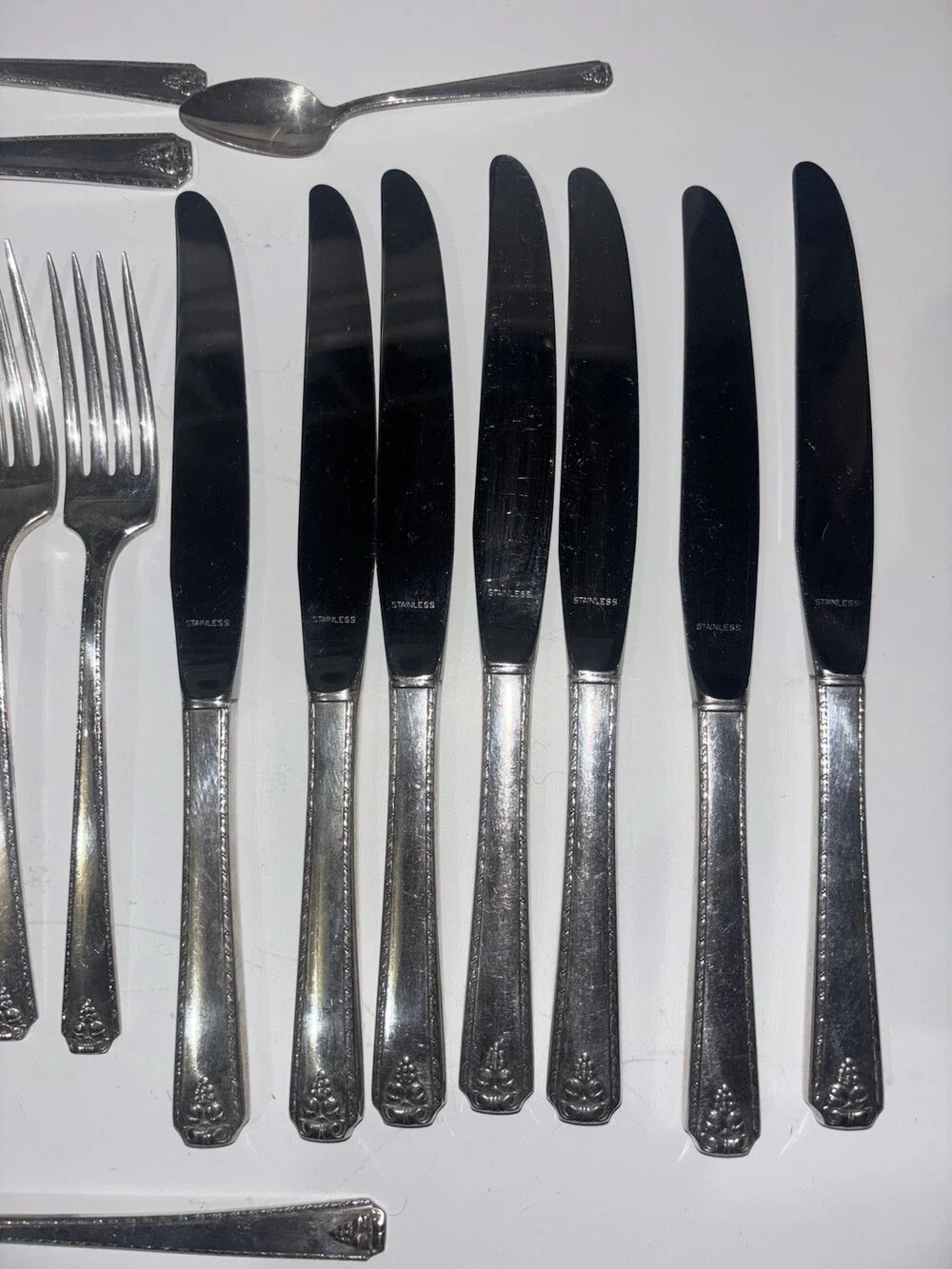 Vintage Oneida Prestige Plate Bordeaux Pattern Silverware 20 Pcs